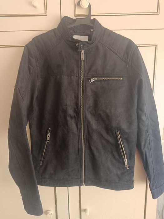 Продавам яке Jack and Jones