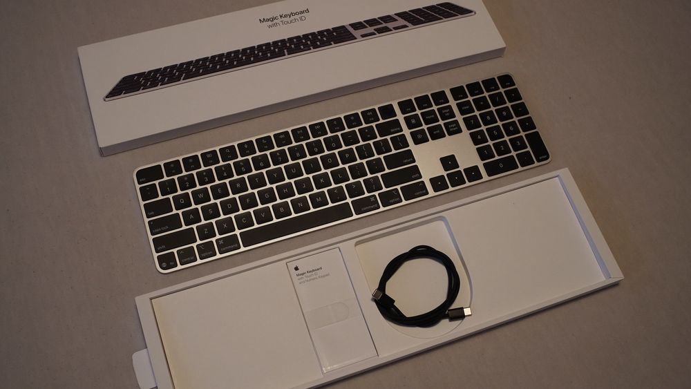 Magic Keyboard cu Touch ID si Keypad Layout US - Negru