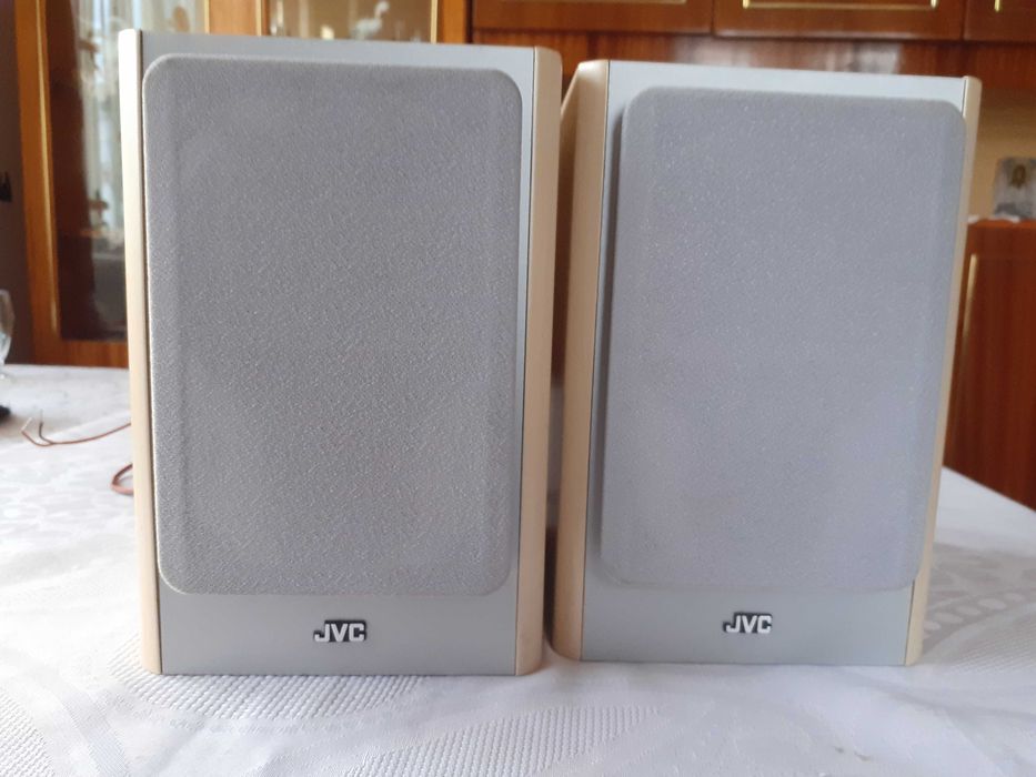 Vand 2 boxe de 10 W.