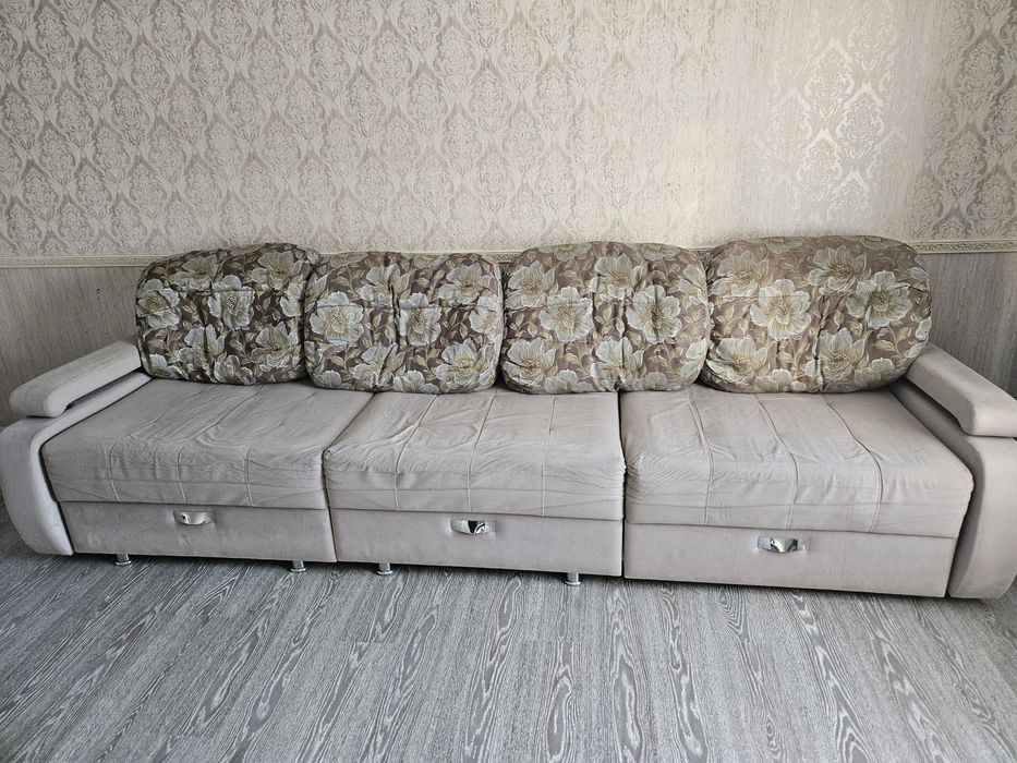 Диван для гостиной