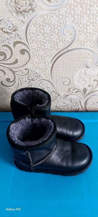 Продам детские зимние сапоги