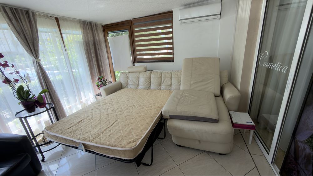 Colțar extensibil din piele cu ladă depozitare – Stare excelentă
