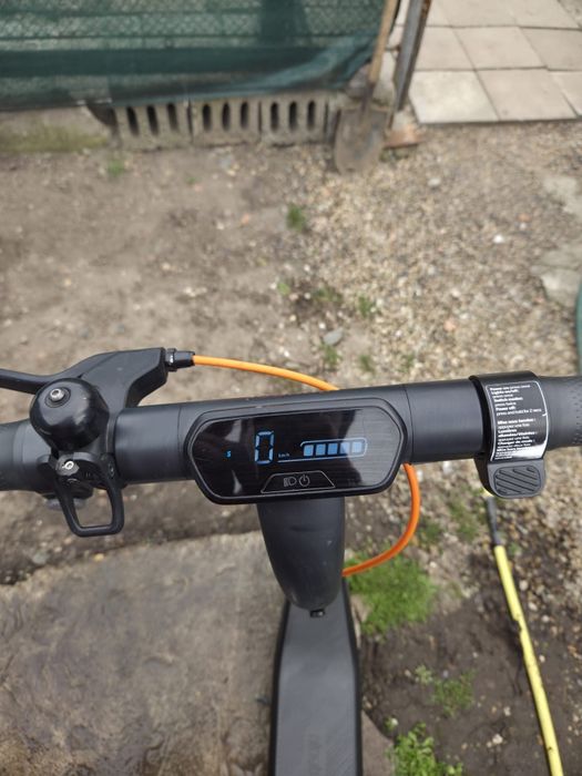 Vând trotinetă electrică Segway Ninebot KickScooter E2 Pro