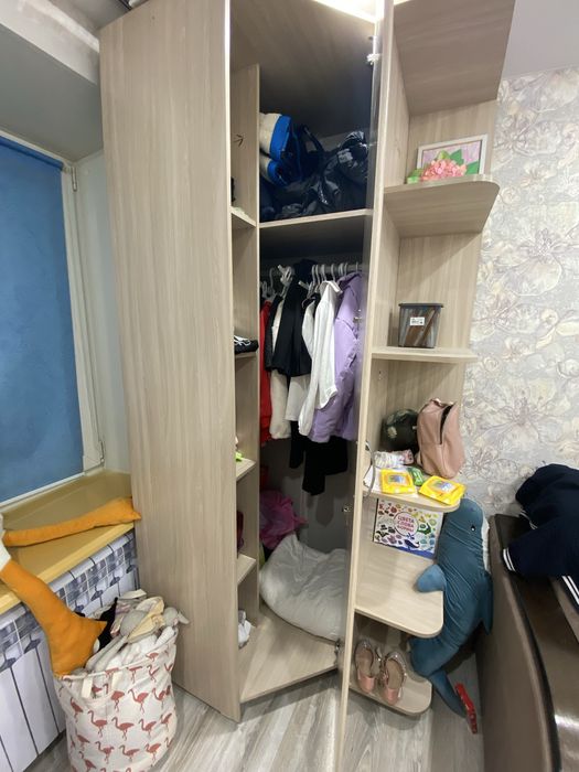 Продаю угловой шкаф