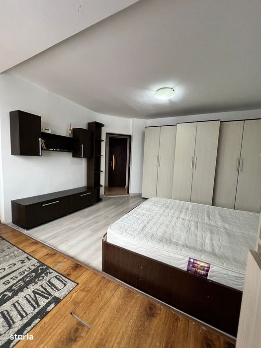 1 camera decomandat 37 mp zona moara de foc la strada 300 euro