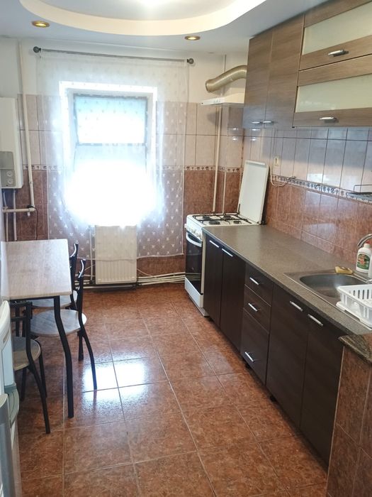 Inchiriez apartament 3 camere