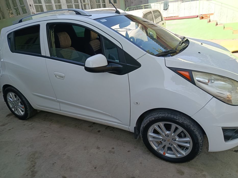 Mashina zoʻr katta matoʻr 5.30. Moy quyiladi