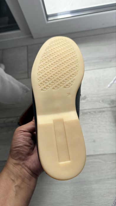 Лоферы кожаные 38