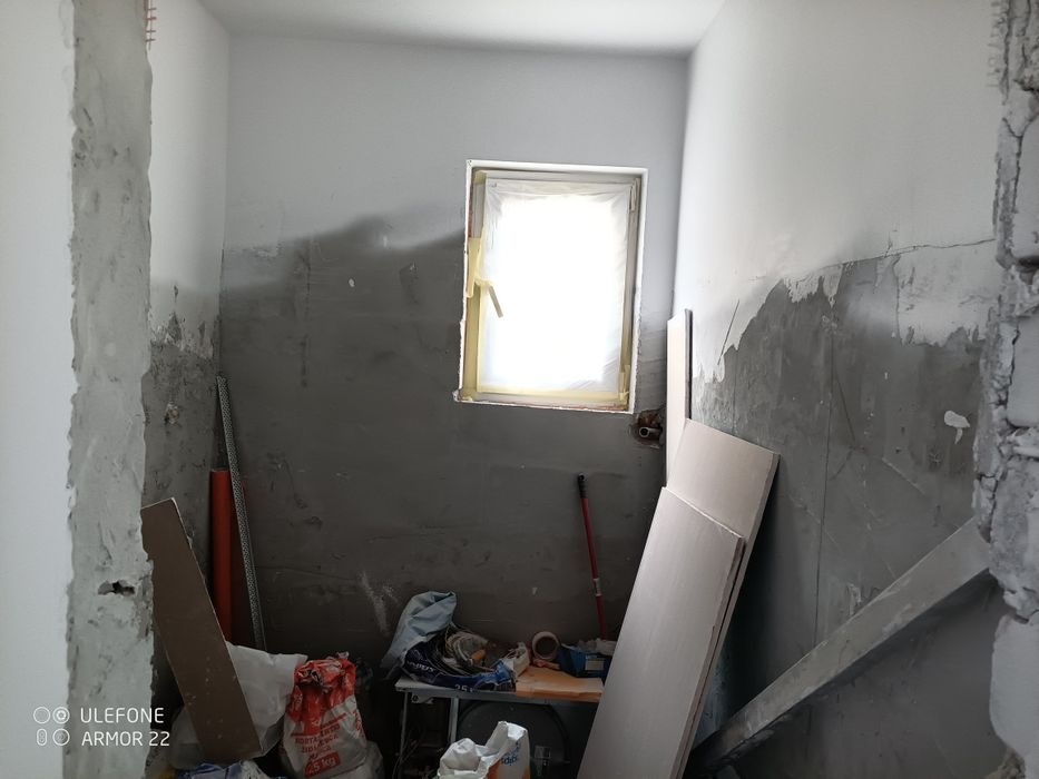 Proprietar. Vand apartament decomandat cu două camere.