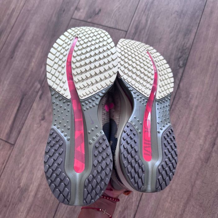 Nike Pegasus Premium 41 номер нови с дефект