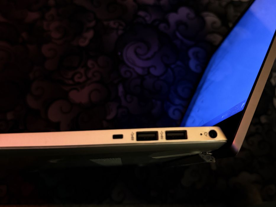 Laptop HP Pavilion i5 / 8 GB RAM / SSD 237 GB