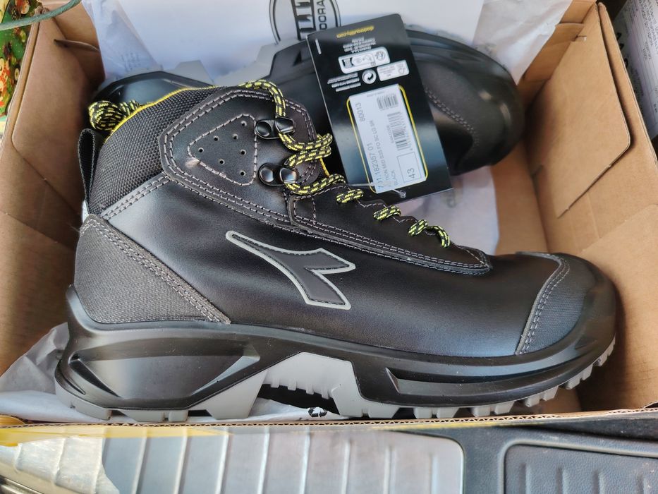 Боти Работни със и без бомбе на 75 лв.-139 лв.