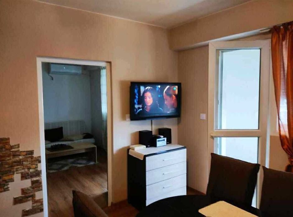 Дава се под наем Двустаен апартамент в Бургас, Център - 60 кв.м за 321.3 € - Снимка #3