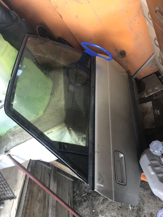 Мазда двери продам