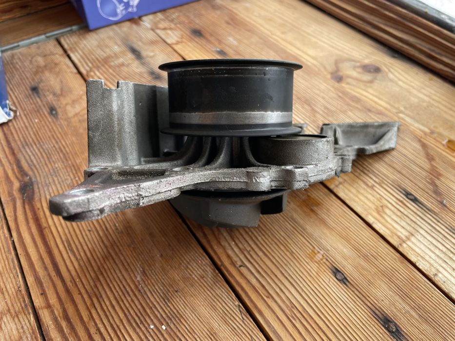 Помпа ауди а6 с5 2.4-2.8