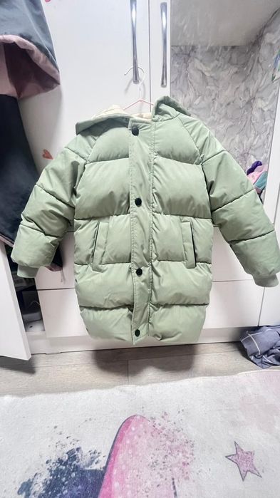 Пуховик на девочку , одет был раза 3