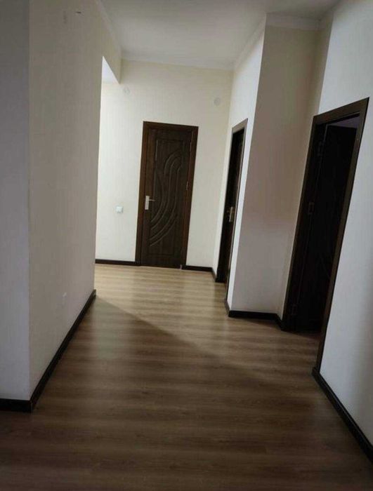 Продаётся 3-комнатная квартира в районе Военный городок.