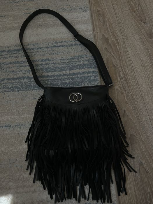 Черна чанта с ресни