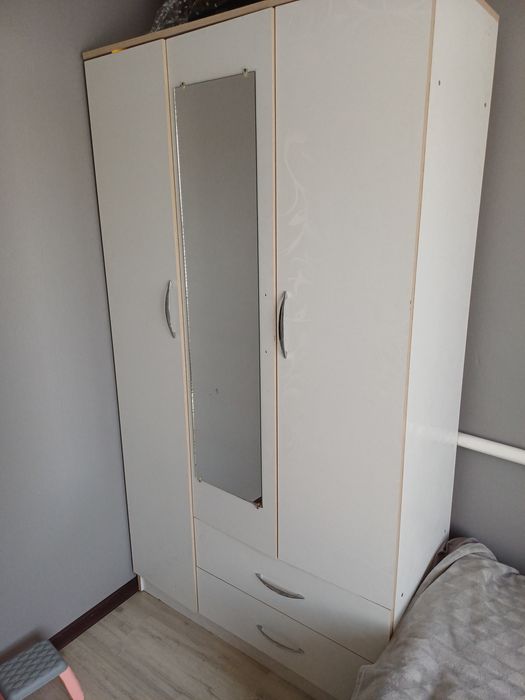 Шкаф большой в хорошом качестве