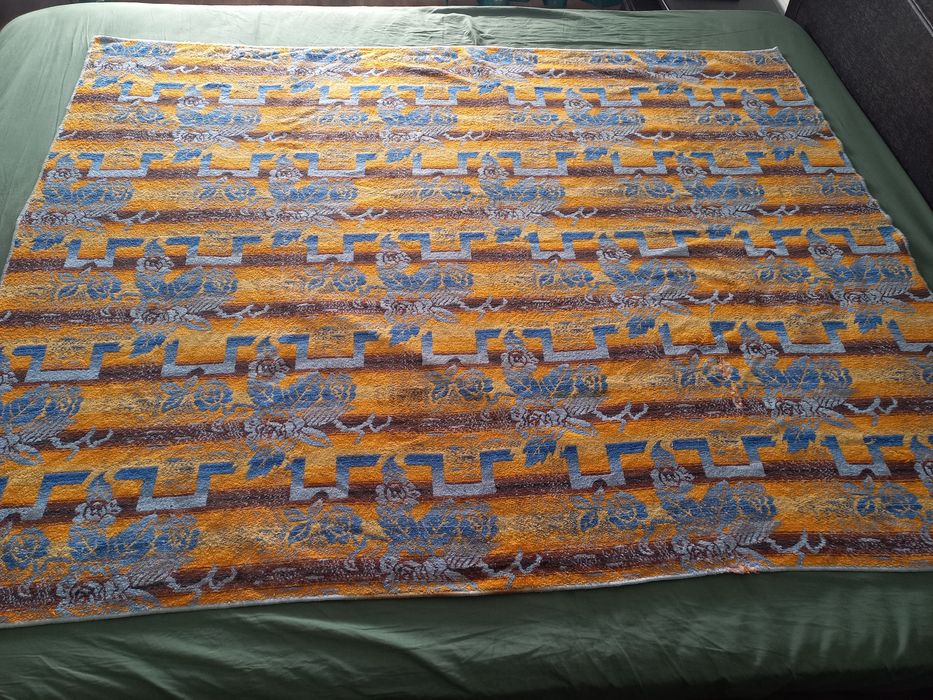 Vand prosop gros/invelis de pat dimensiune 130 x 170 cm stare perfecta