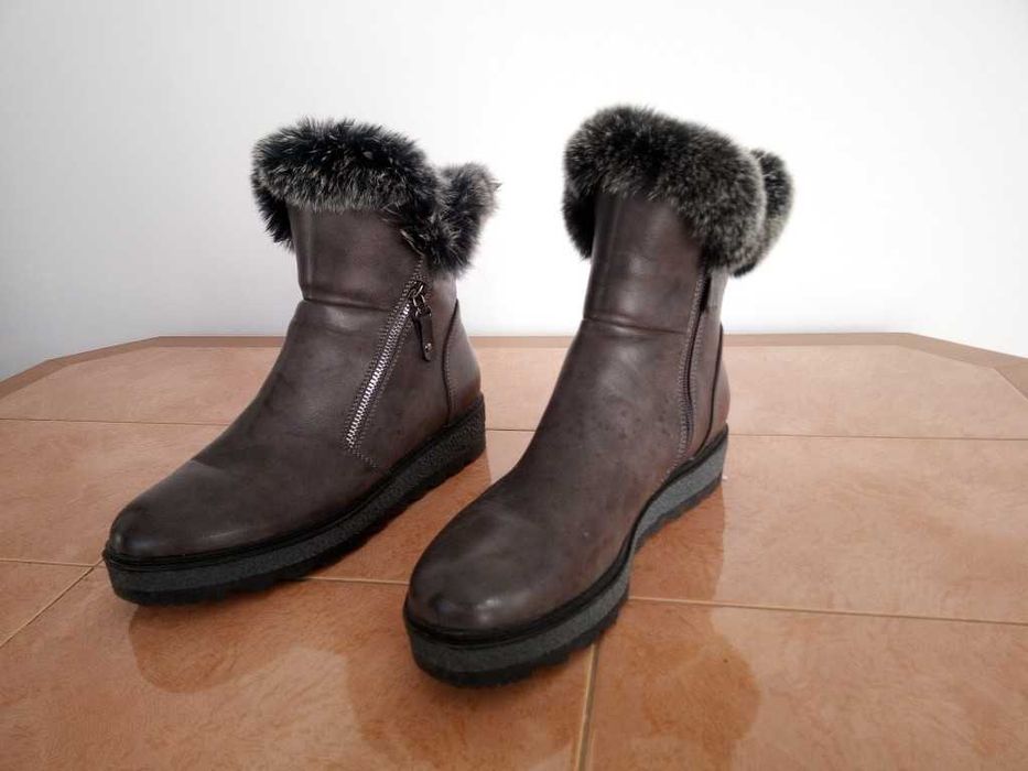 Ghete/Botine damă mărimea 40, îmblănite, stare foarte bună