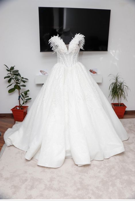 Rochie de mireasa plus pantofi plus cerc