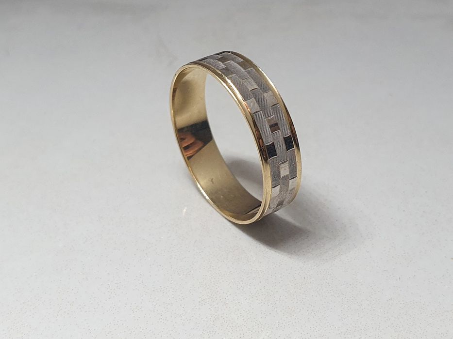 Verighetă din aur galben de 14K cu model din aur alb – mărimea 69