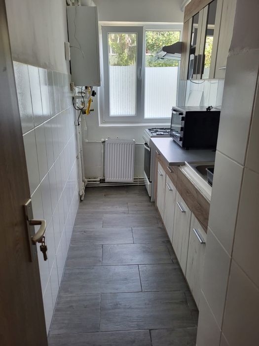 Proprietar, inchiriez apartament cu doua camere renovat