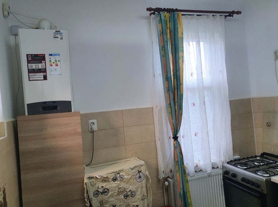 Inchiriez casă 3 camere în zonă centrală în Ploiești!
