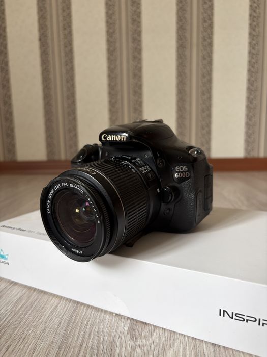 Canon EOS 600D + объектив 18-55 мм