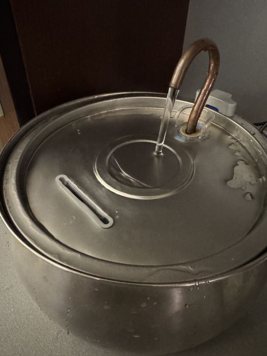 Котешки фонтан KittySpout