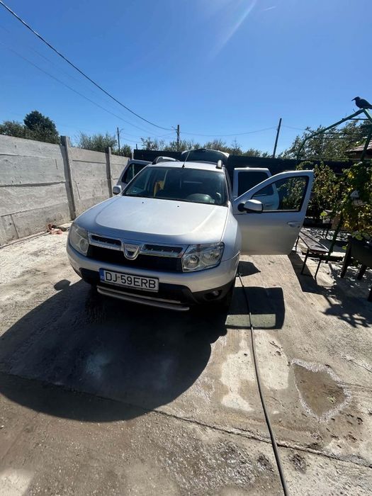 Vând Dacia Duster