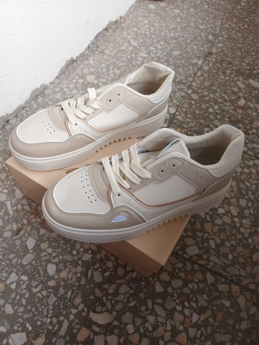 Кожени дамски кецове