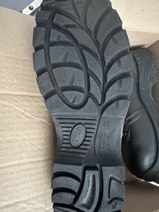 Продам спец. обувь