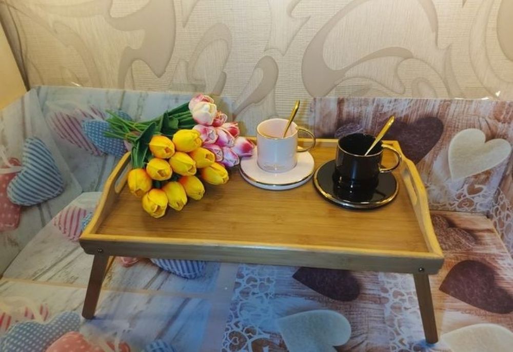 Бамбуковый столик для завтрака в постели