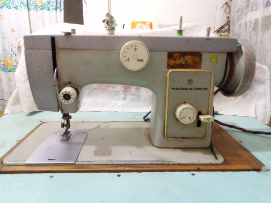 Швейная машина Чайка и оверлок.