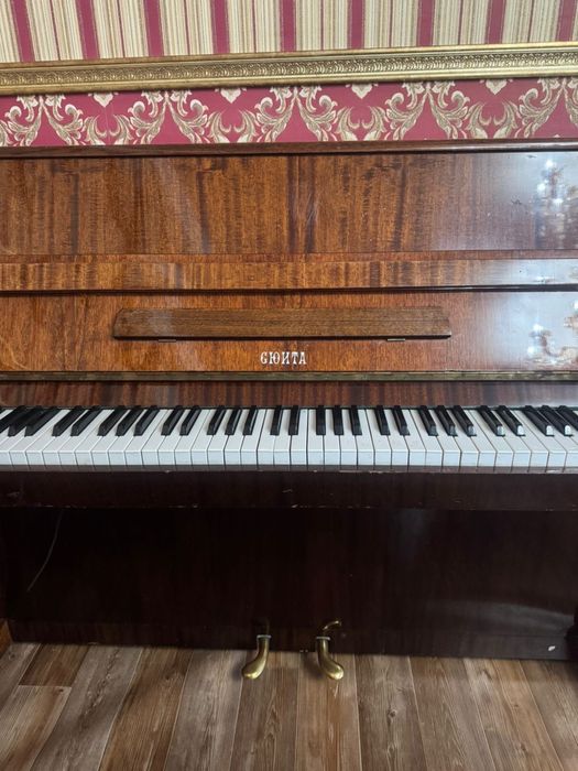 Продам пианино сюита