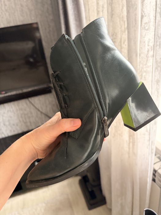 Продам полуботинки на каблуке,