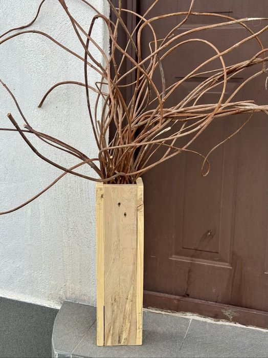 Артистични дървени вази – ръчна изработка с душа