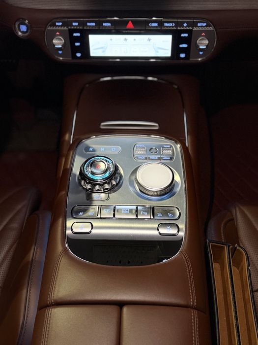 Genesis G90 Full