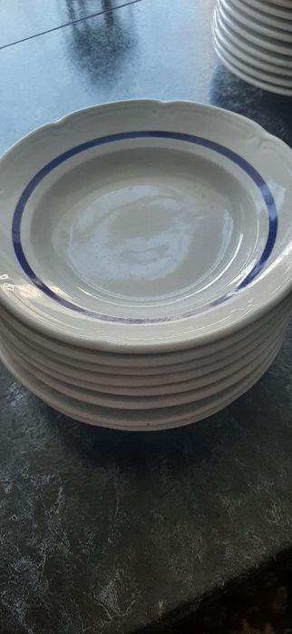 Продам тарелки общепит пол 1-е и 2-е.  Есть побольше тарелки.