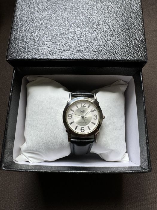 Ceas Q&Q           quartz