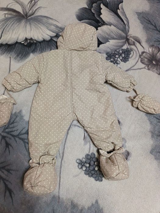 Комбинезон на девочку на 3-6 месяцев на рост 62-68 см