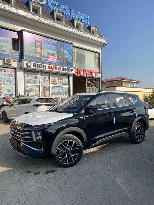 Jac js8 eng sfatli  chegrma bilan sotib oling