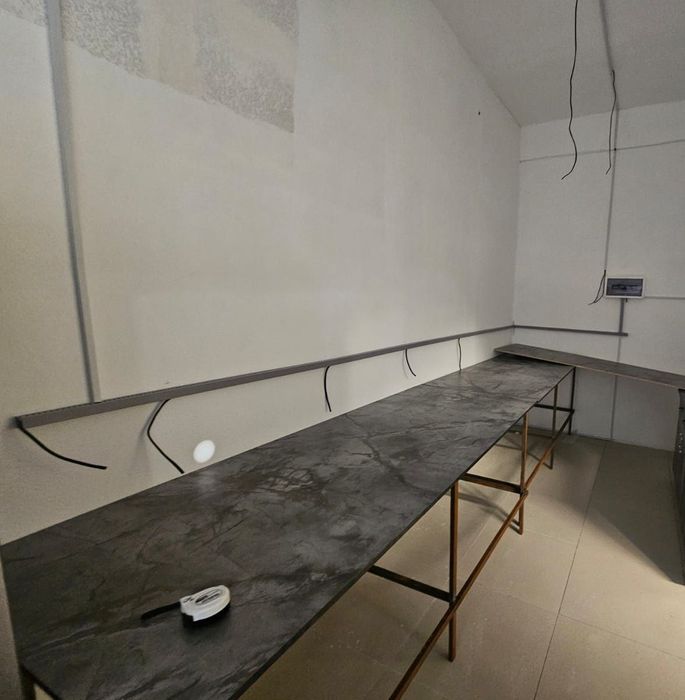 Стол сотилади кухня учун