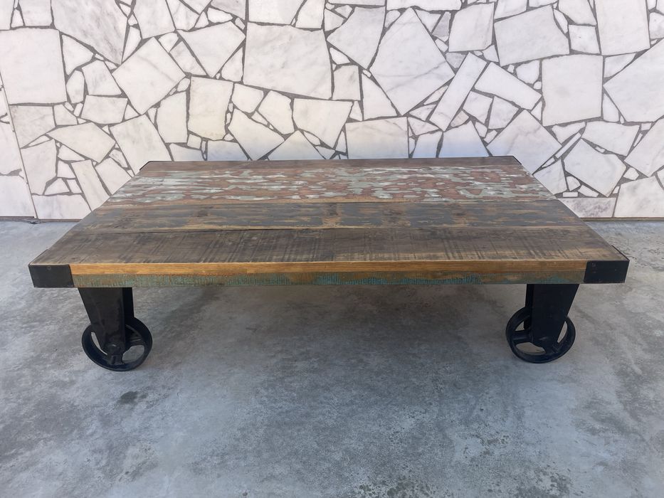 Măsuta de cafea industrială vintage – adusă din Franța