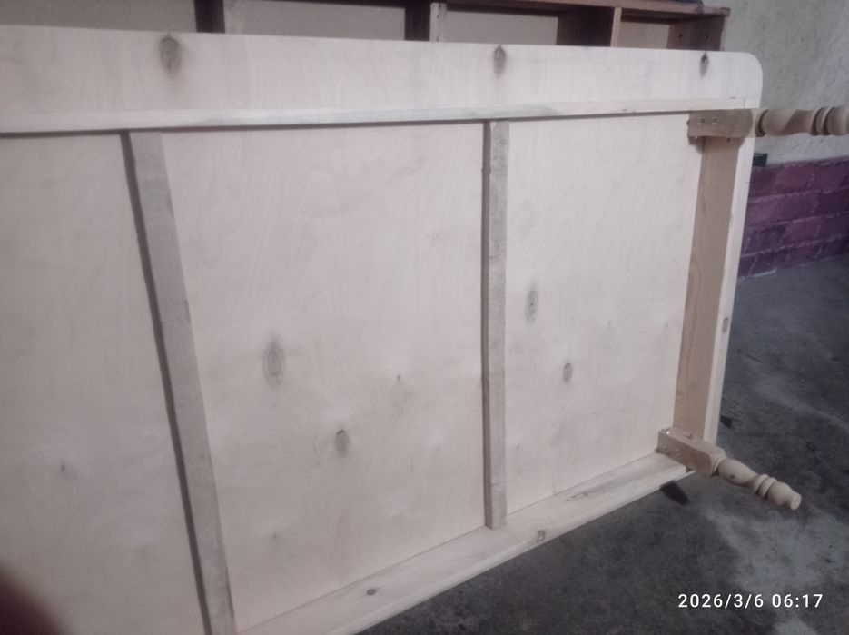 Продается стол для гостиной