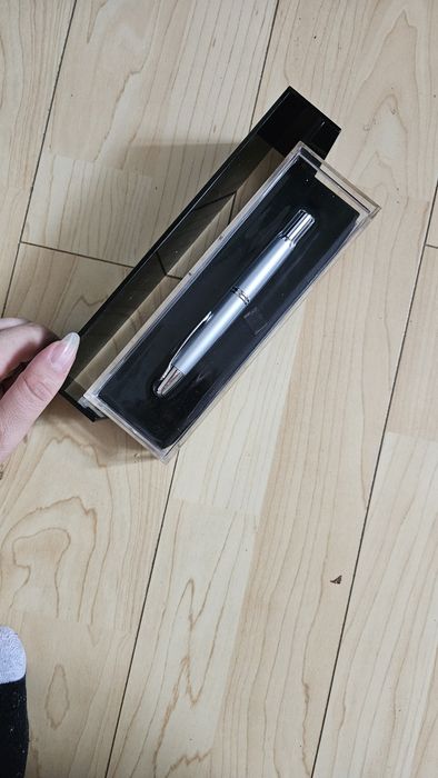 Pilot Capless – peniță aur 18K 750, M – argintiu, cu cutie