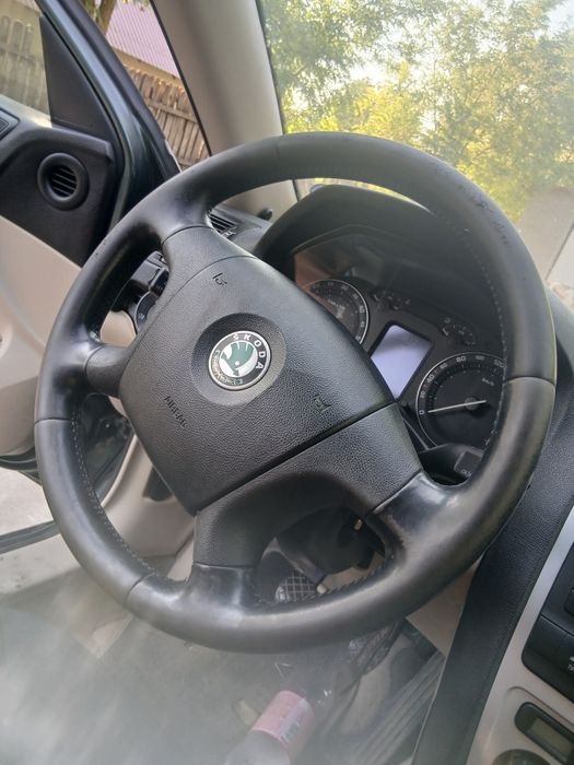 Vand volan cu airbag Skoda Octavia 2(2004-2013) cu mici uzuri pe lateral