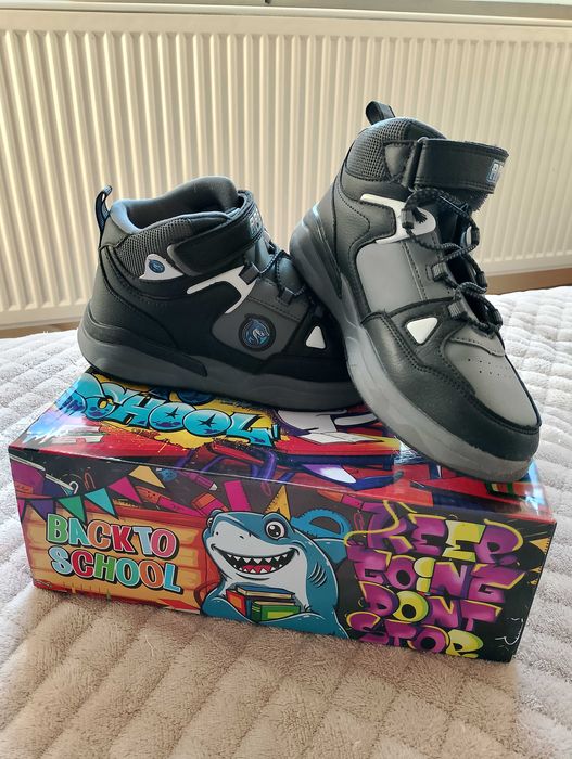 Ботуши, маратонки, кецове